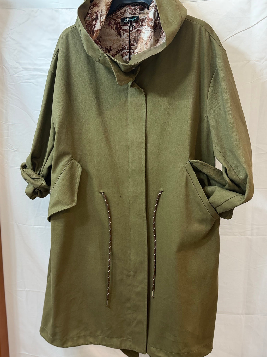 Parka con arricciatura in vita
