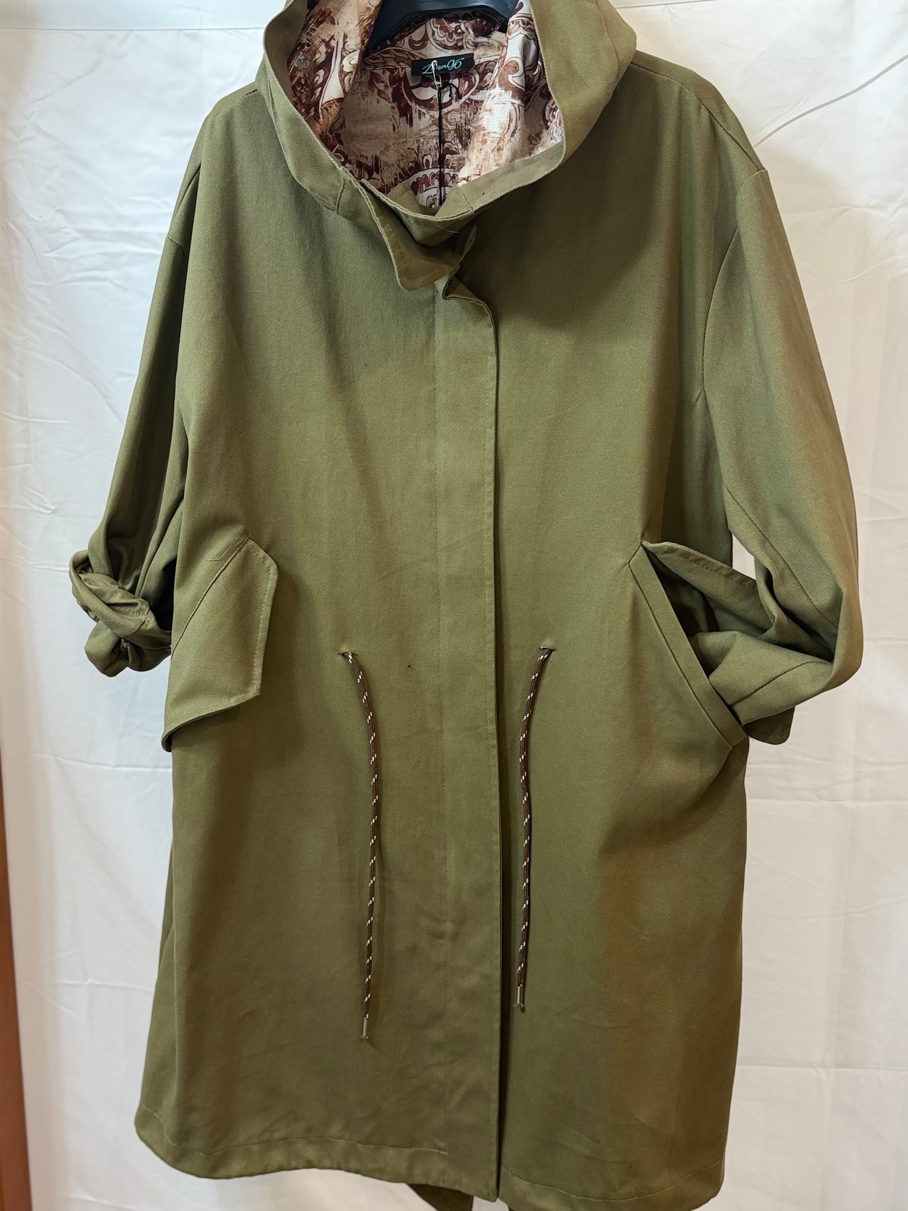 Parka con arricciatura in vita