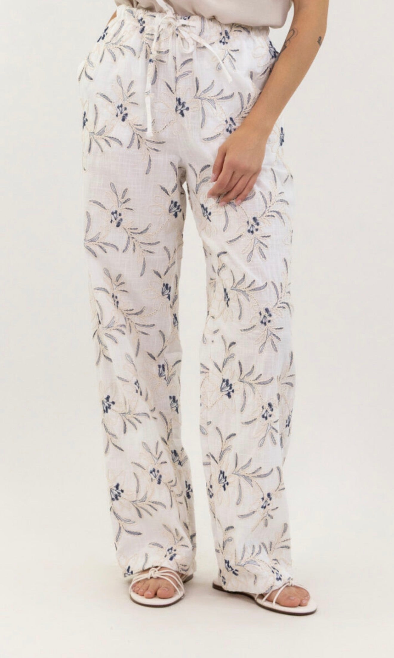 Pantalone ricamo