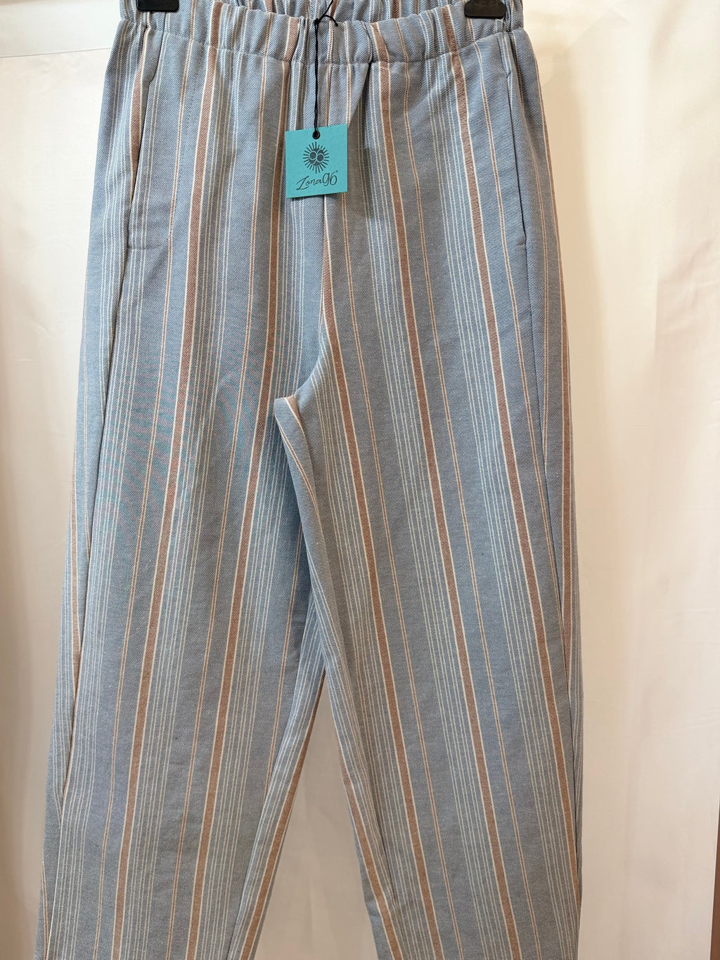 Pantalone rigato con elastico