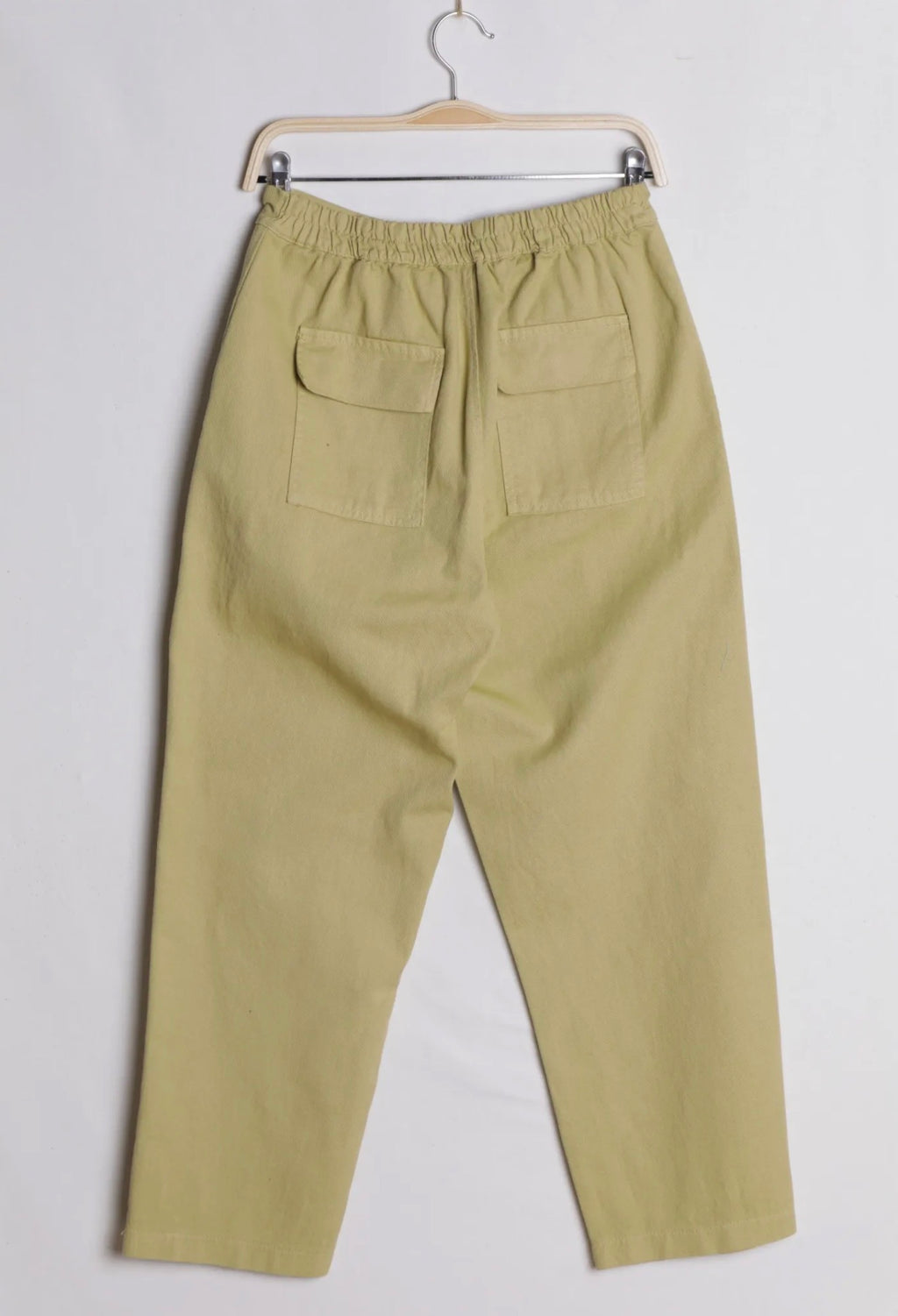 Pantalone con tasche frontali