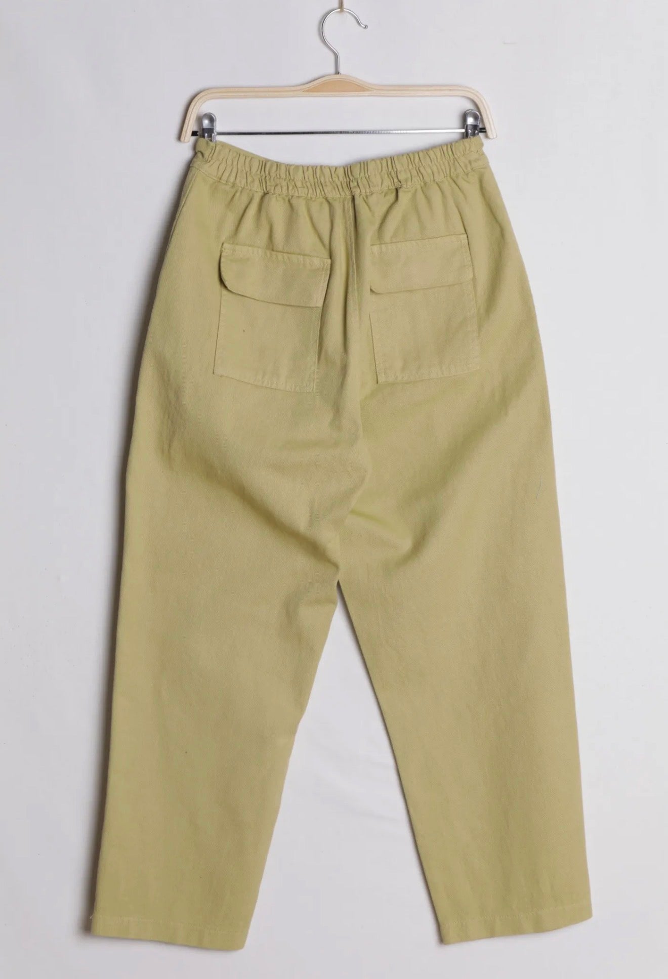 Pantalone con tasche frontali