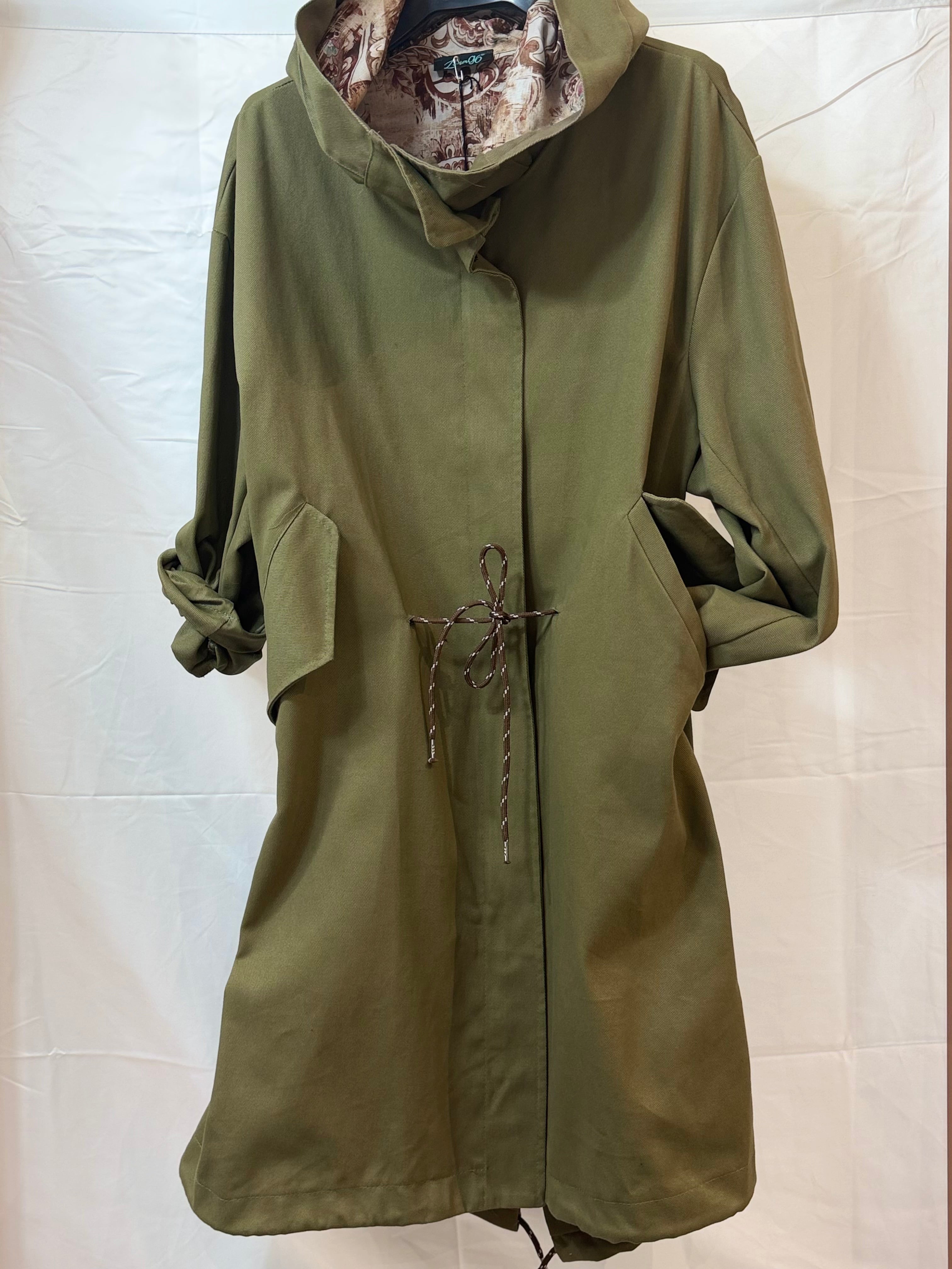 Parka con arricciatura in vita