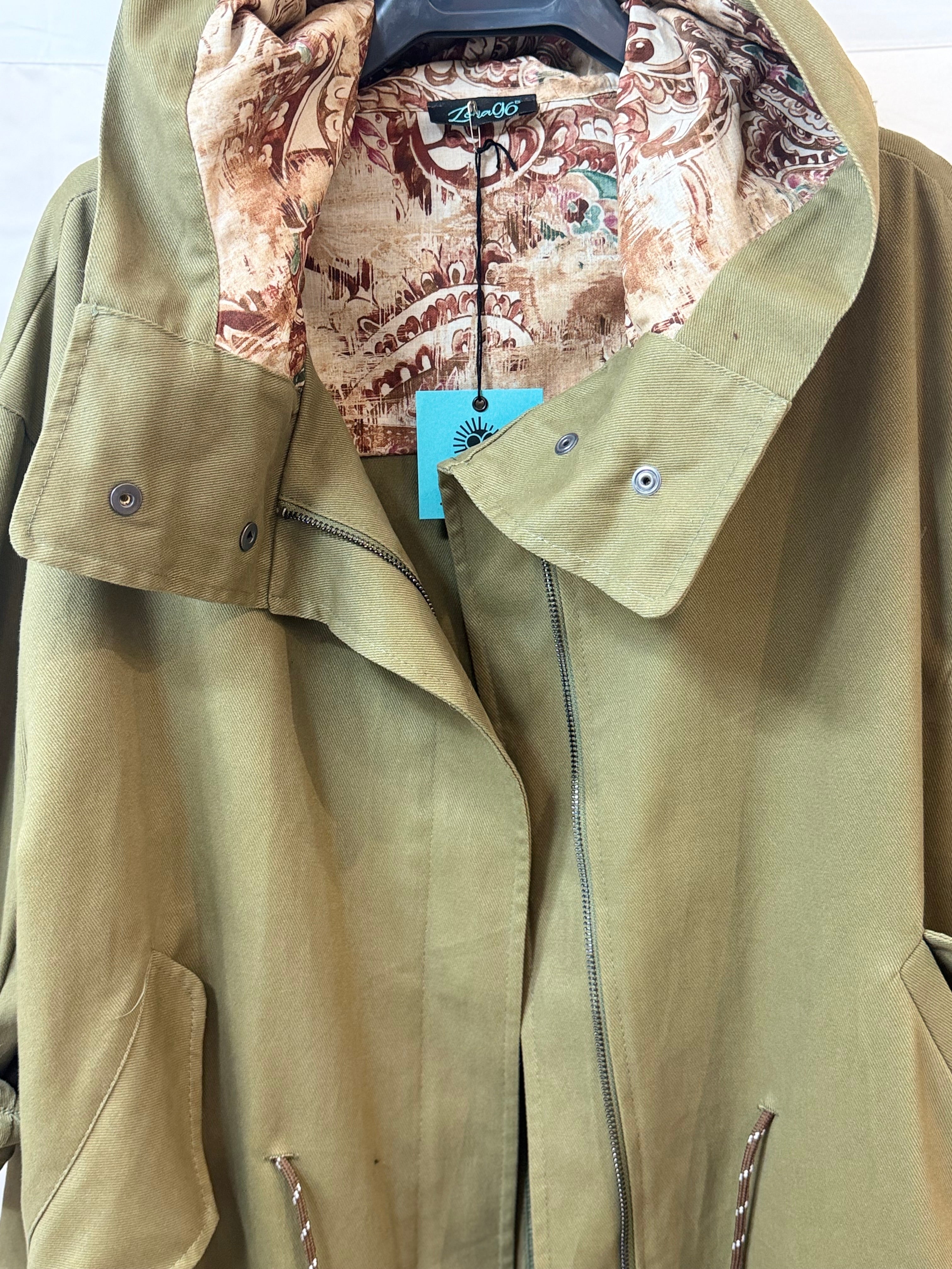 Parka con arricciatura in vita