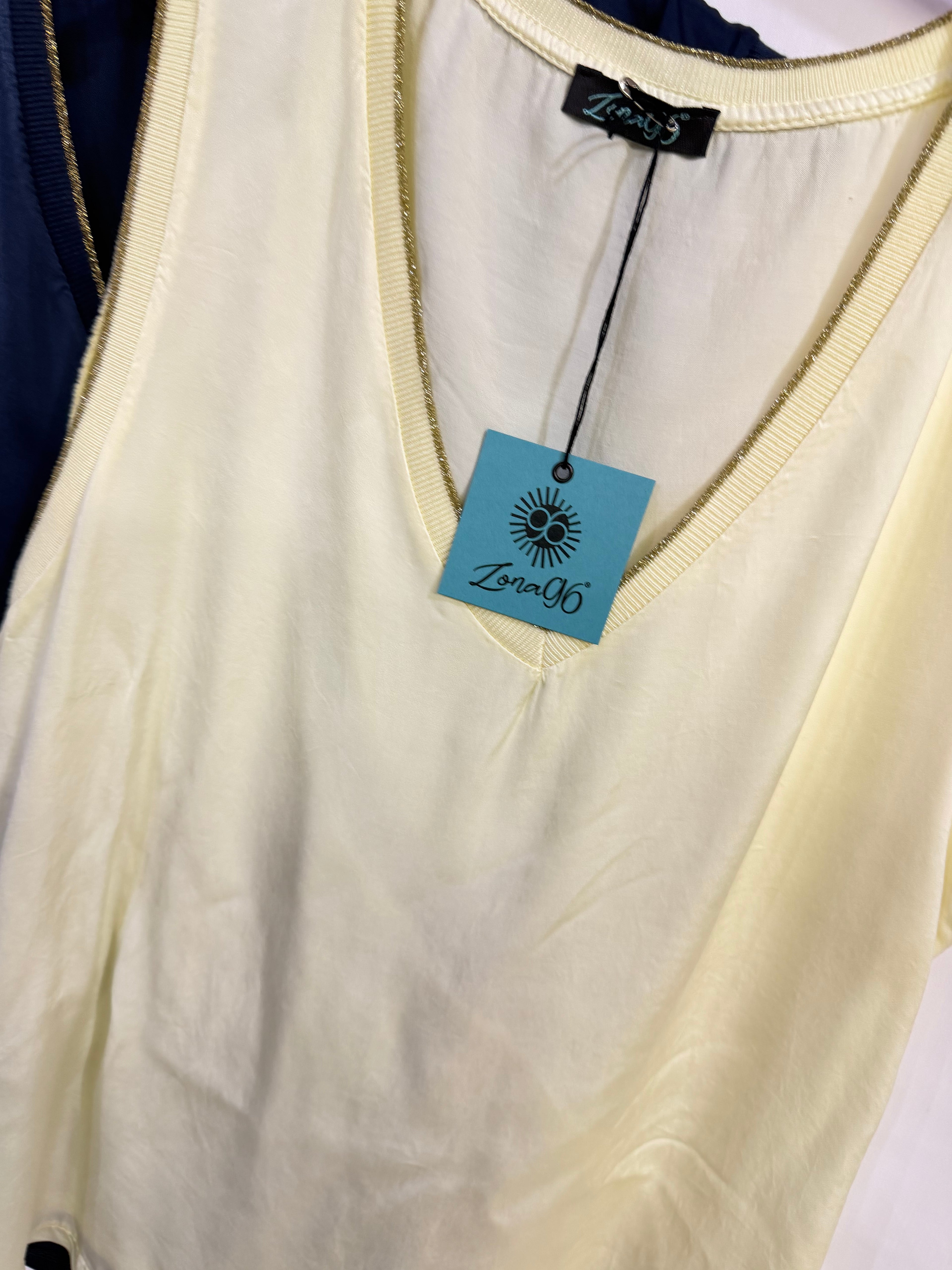 Top con bordo lurex