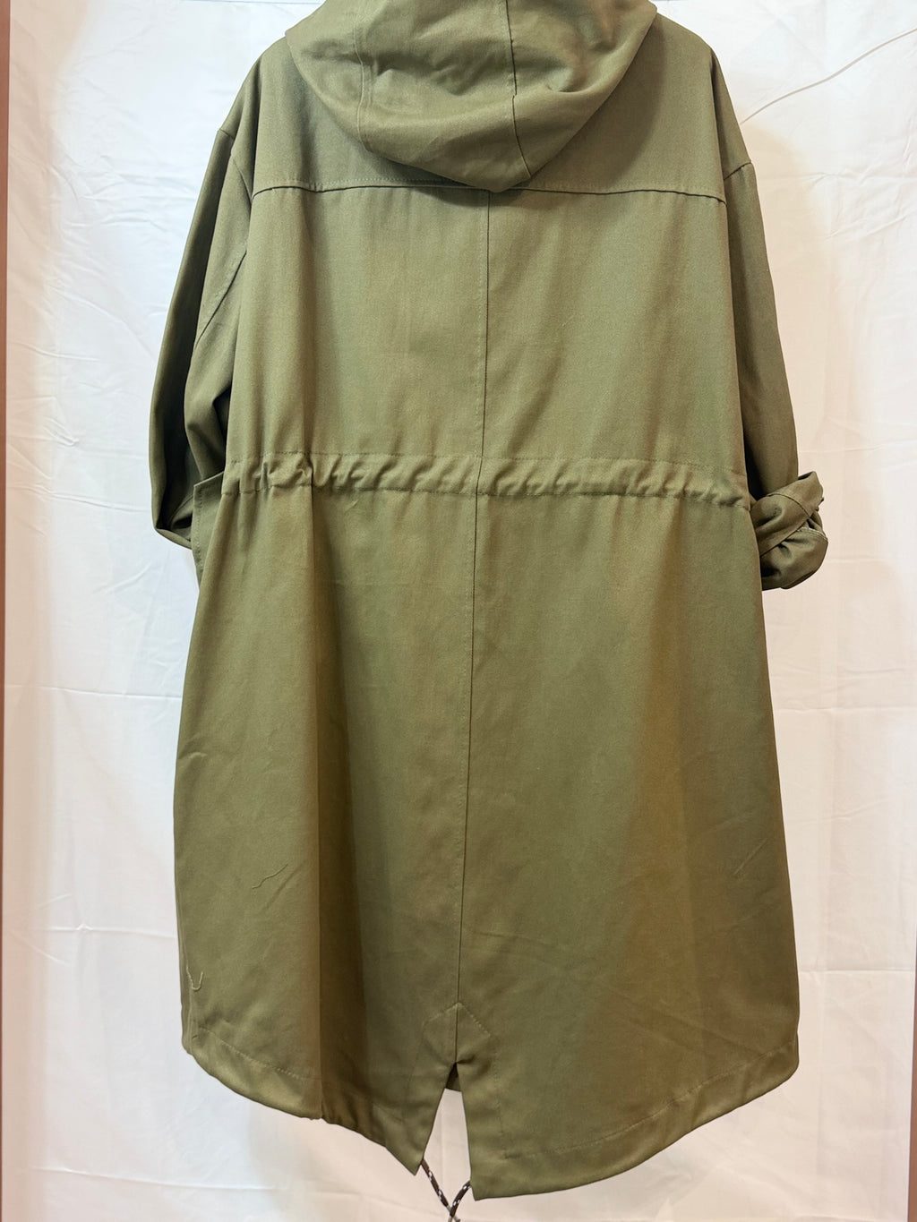 Parka con arricciatura in vita