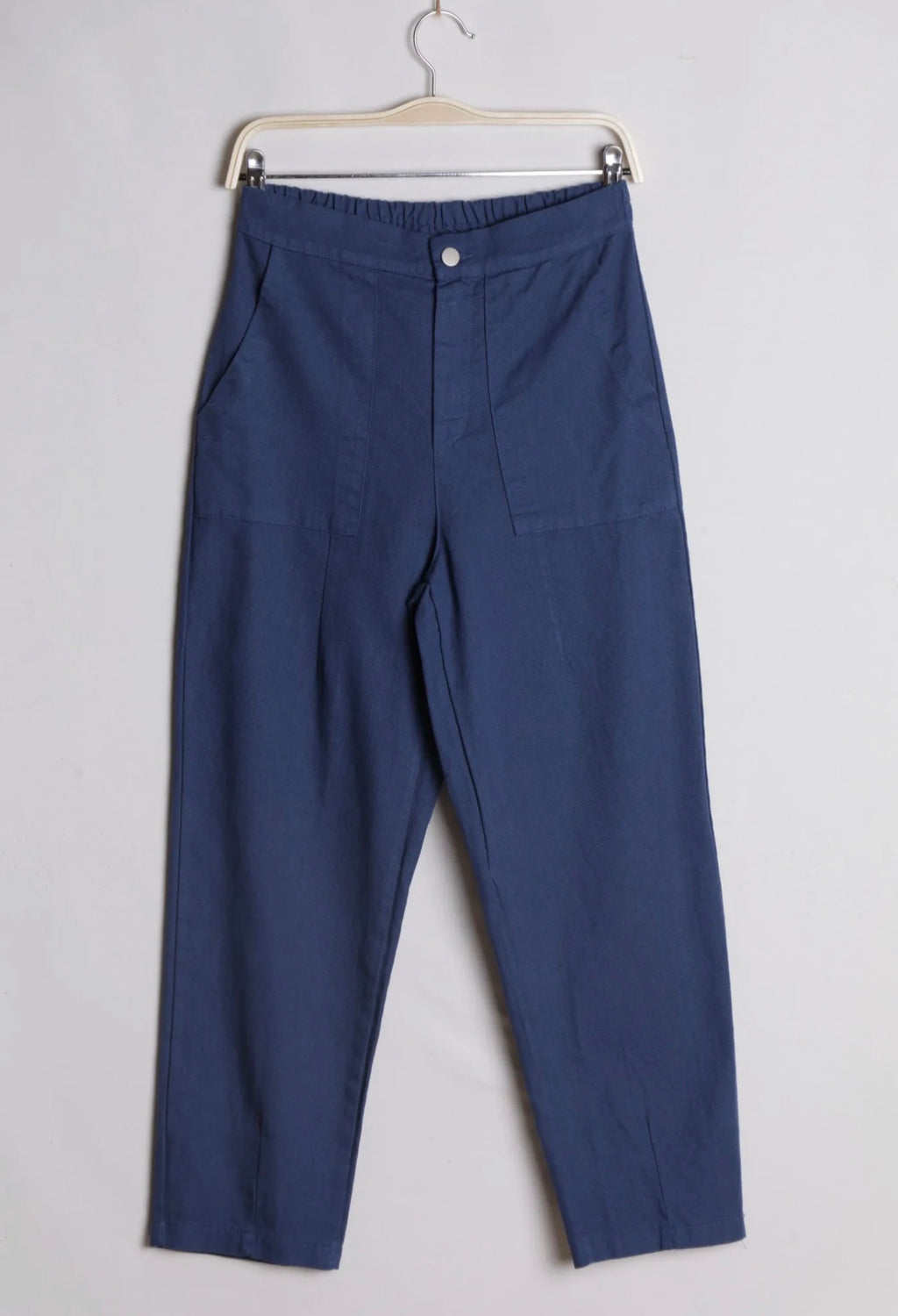 Pantalone con tasche frontali