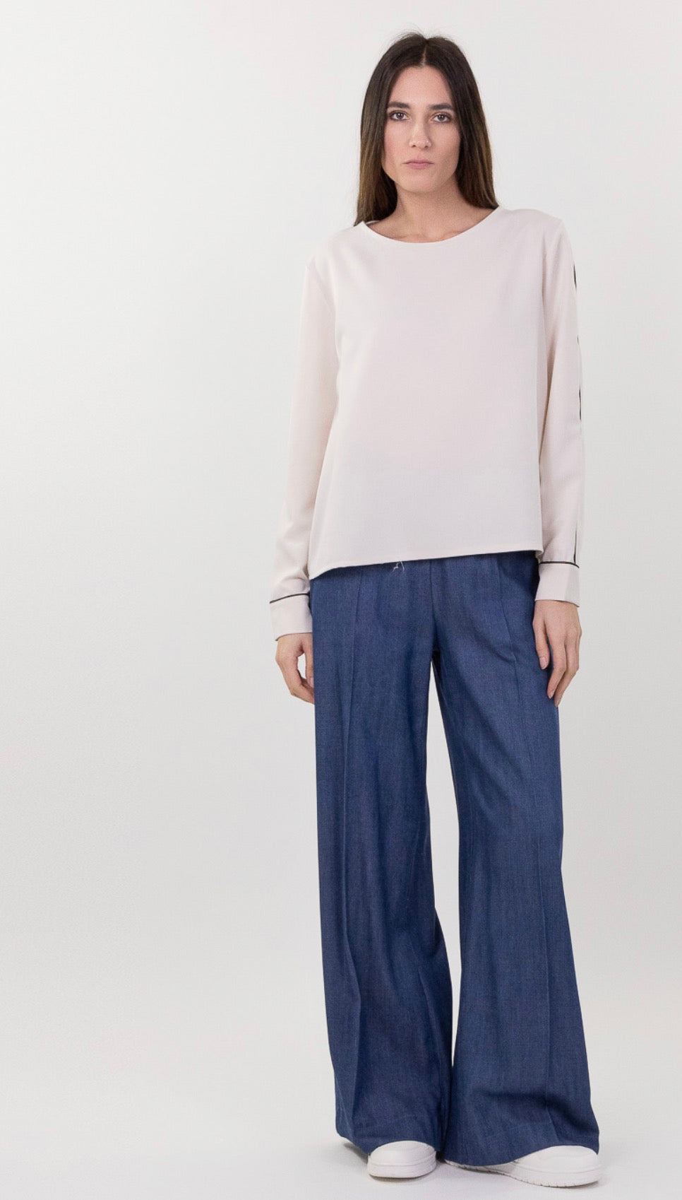 Blusa con profilo a contrasto