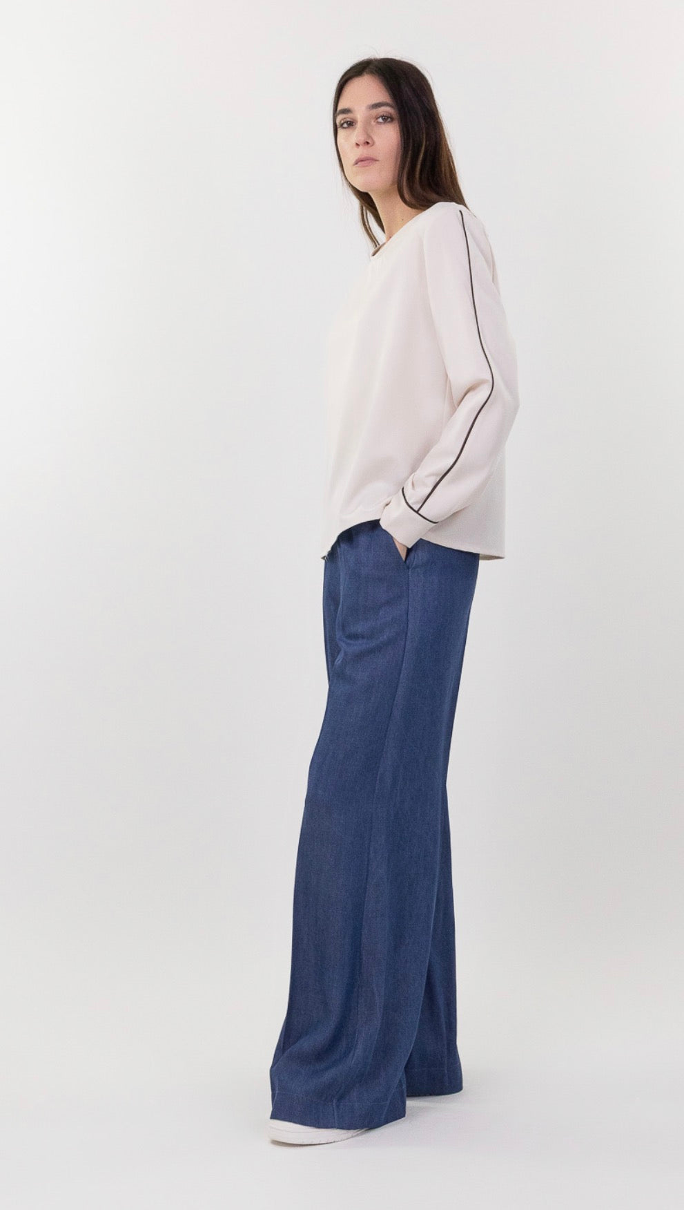 Blusa con profilo a contrasto